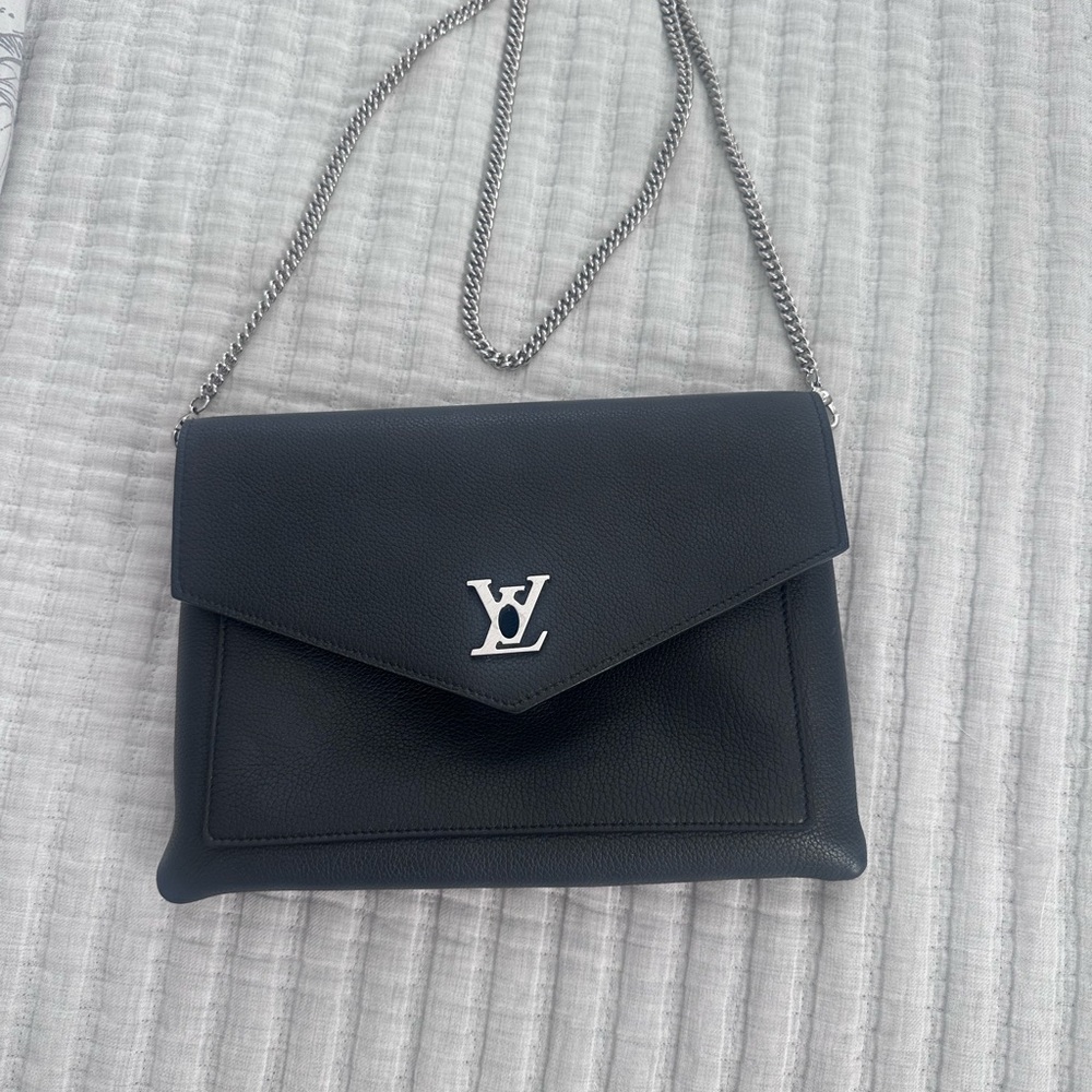 Louis Vuitton Black Crossbody Bag ** Louis Vuitton MyLockMe Chain Pochette